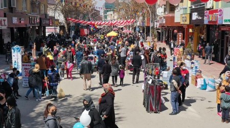 Elbistan'da 'alışveriş bayramı' düzenlendi