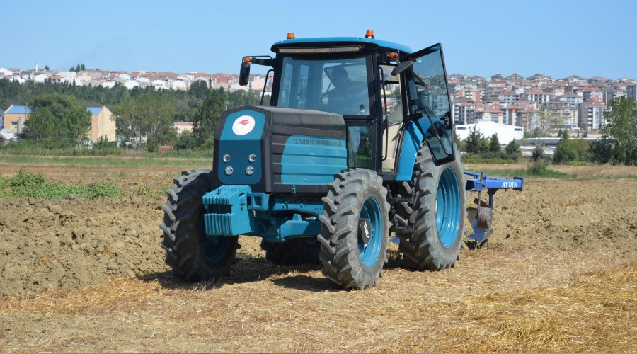 Elektrikli trakt�rler Eyl�l'de sahada