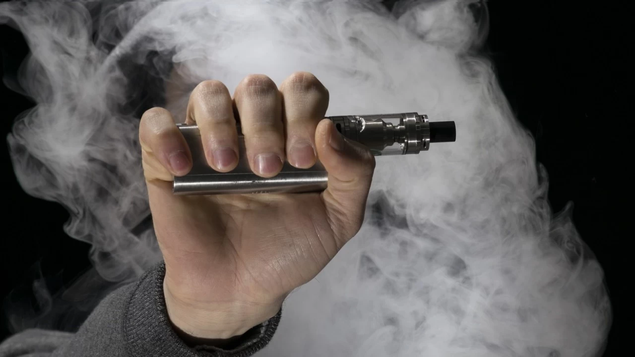 Elektronik sigara, gen�ler i�in gizli tehdit 