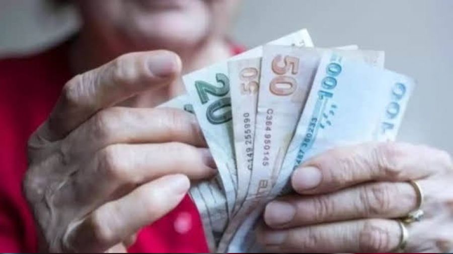 Emekli ayl�klar� ile ilgili teklif komisyondan ge�ti