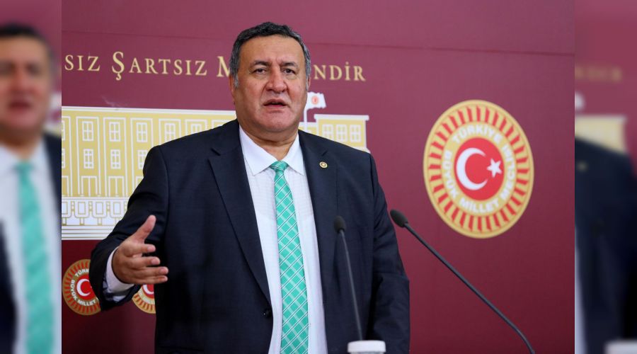 Emeklinin y�z� bir t�rl� g�lm�yor