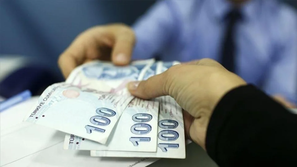 En d���k emekli ayl��� fark �demeleri ba�l�yor