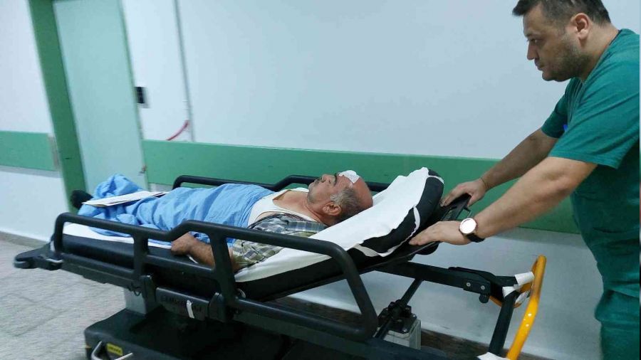Engelli koca ile eşi, komşularının taşlı saldırısında hastanelik oldu