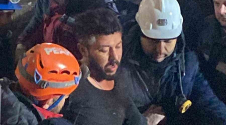 Enkaz almalarnn 96. saatinde gelen kurtulu