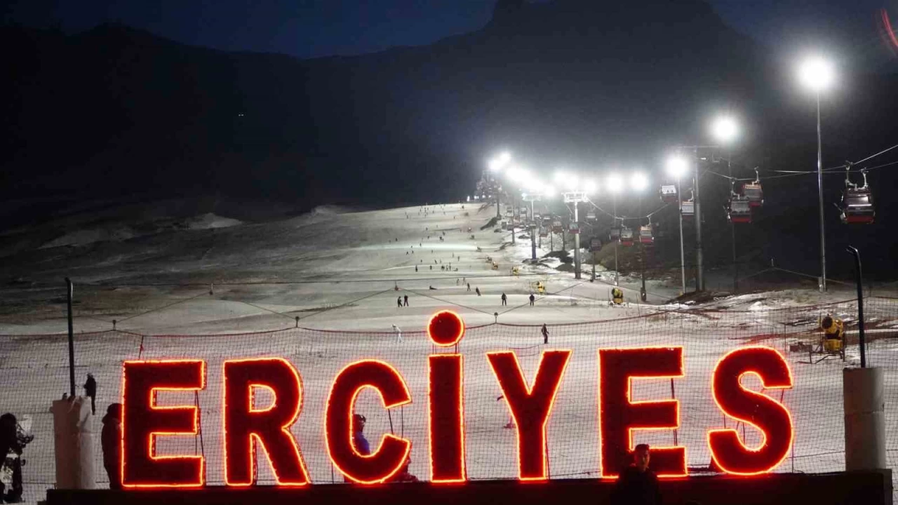 Erciyes'te gece kaya�� ba�lad�
