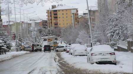 Erzurum'a kış geri geldi