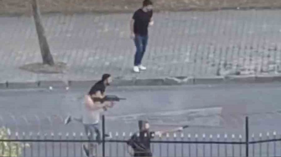 Esenyurt'ta neler oluyor, sokak ortasnda  silahl atma