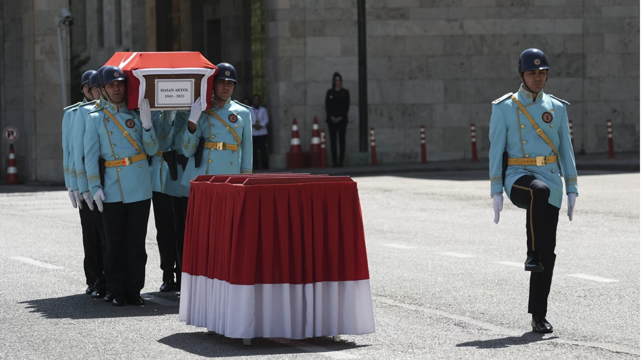 Eski Bakan Hasan Akyol i�in Mecliste cenaze t�reni d�zenlendi
