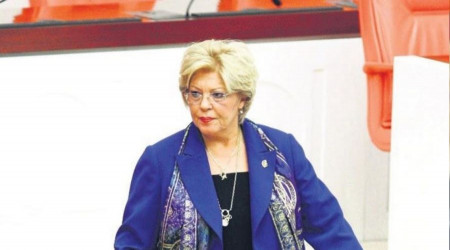 Eski CHP İzmir Milletvekili Canan Arıtman hayatını kaybetti