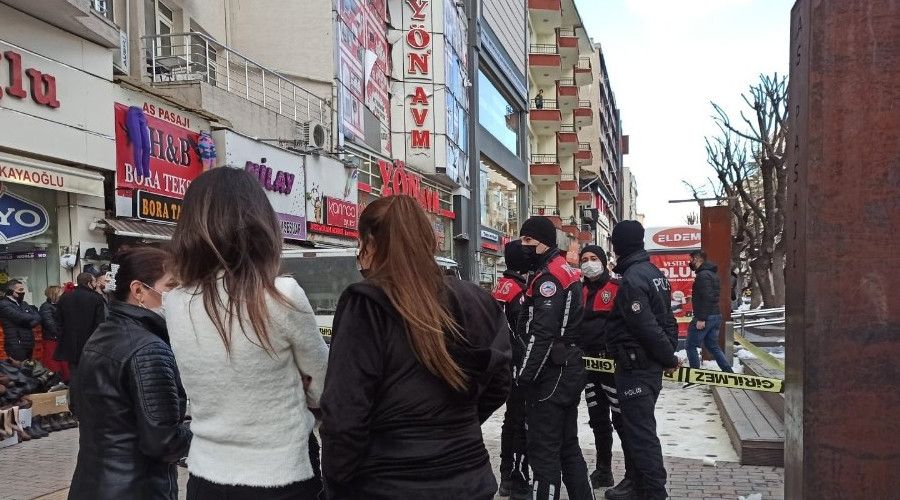Eskişehir'de anne, baba ve çocuğu evlerinde ölü bulundu