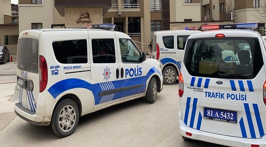 Evden ayr�lmak i�in babalar�n� KADES'e ihbar ettiler