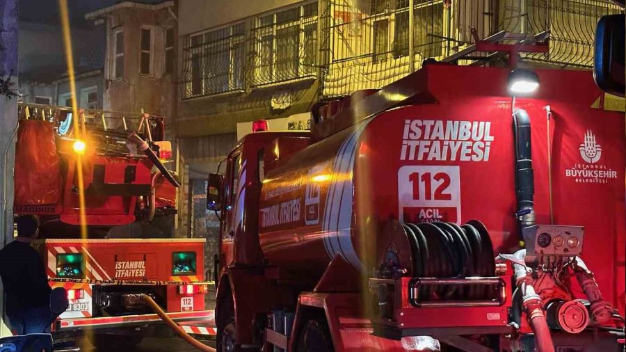 Fatih'te kaçak define aranan binanın yakıldığı iddia edildi, 1 kişi gözaltına alındı