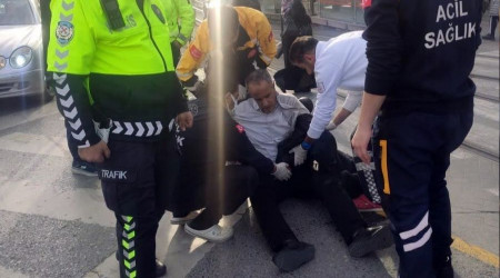 Fatih'te motosikletin arpt turist yaraland