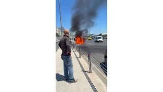 Fatih'te seyir halindeki otomobil alev topuna dnd