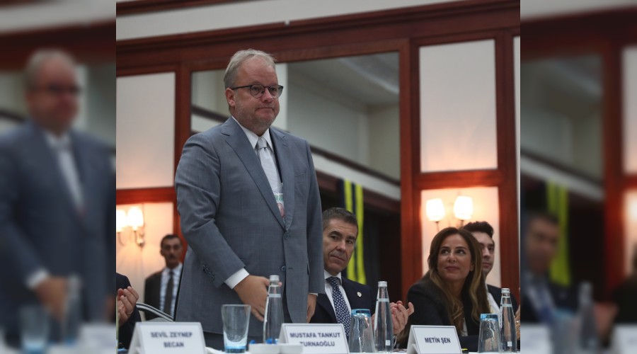Fenerbah�e y�netiminde istifa