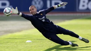 Fenerbah�e'ye ma� kurtaran kaleci! Ederson'dan daha iyi �zellikleri var