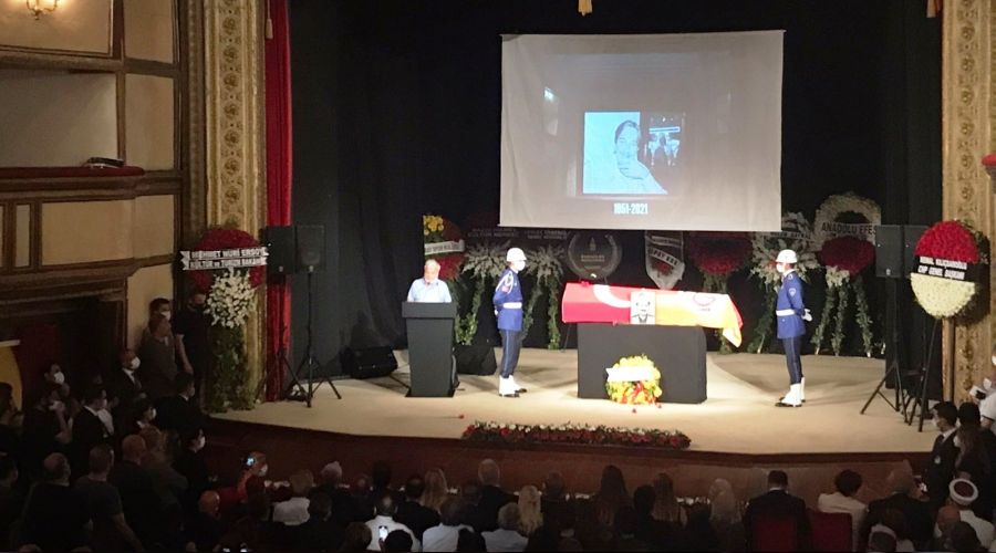 Ferhan �ensoy son yolculu�una u�urland�