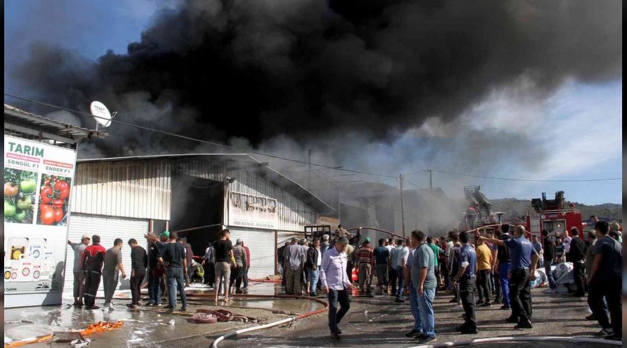 Fethiye semaları dumanla kaplandı