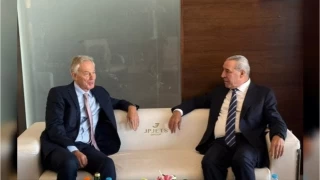 Filistin Devlet Bakan Yardmcs ile eski ngiltere Babakan Blair grt