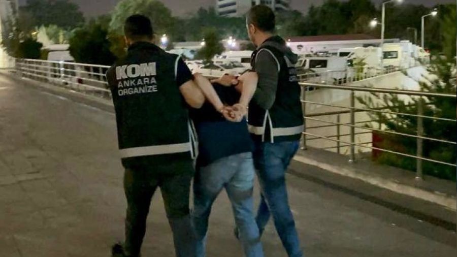 Firari FET'c eski komiser tutukland