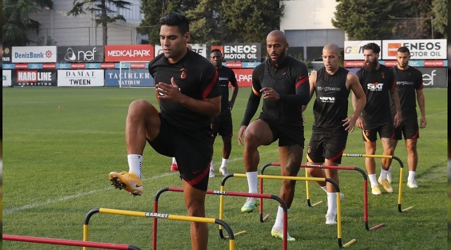 Galatasaray, derbi için kampa girdi