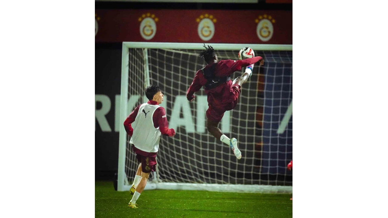 Galatasaray, Genlerbirlii ma hazrlklarna balad