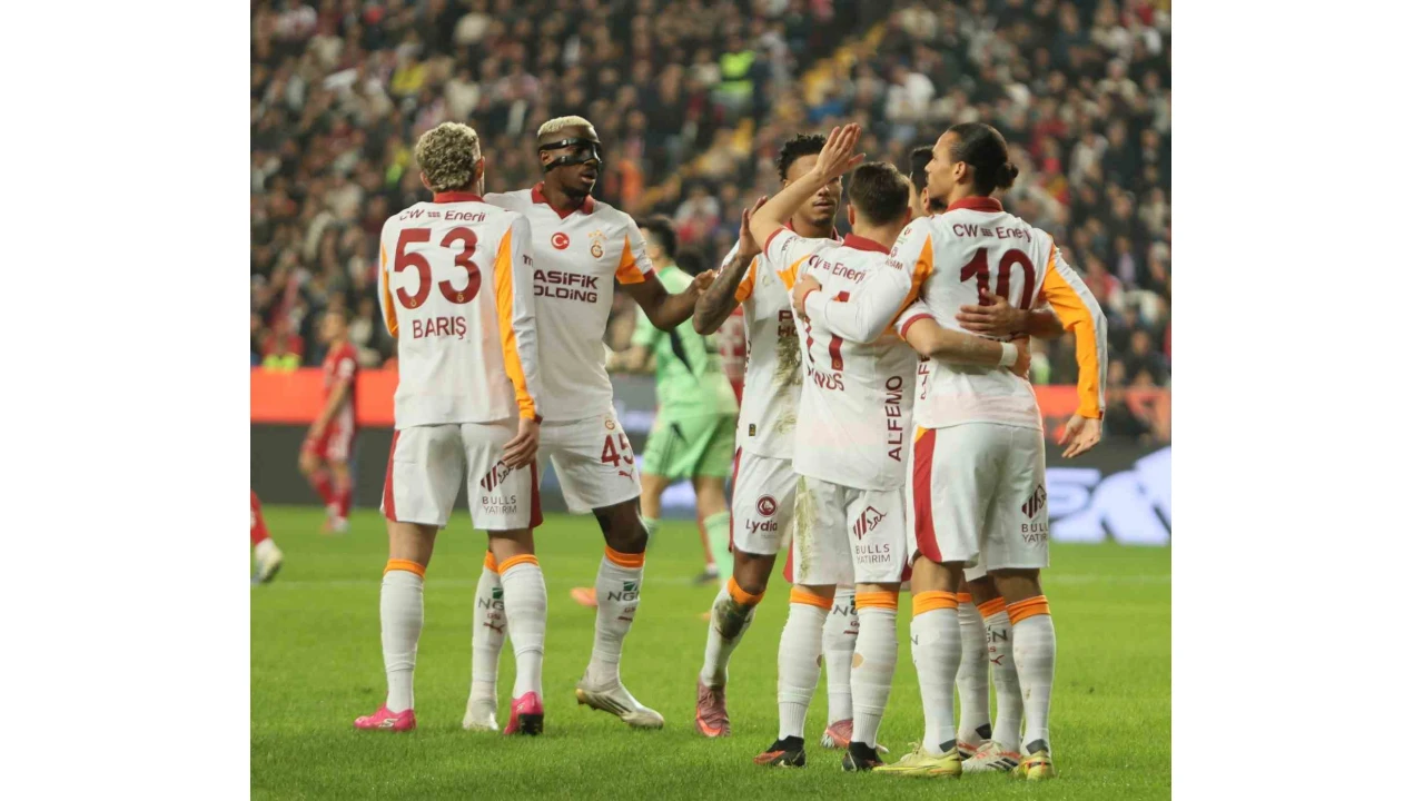 Galatasaray, ligde deplasmanda 2 ma� sonra kazand�