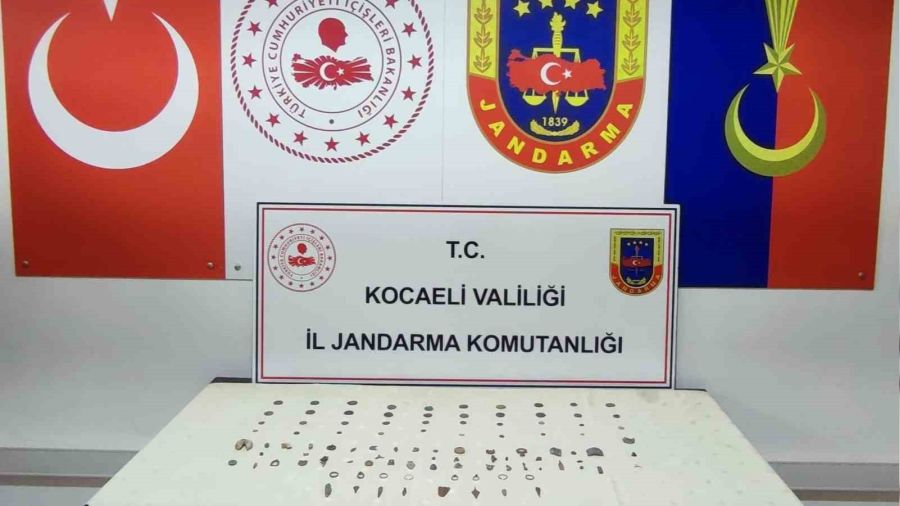 Gebze'de bir şahsın üstünde 101 tarihi eser çıktı