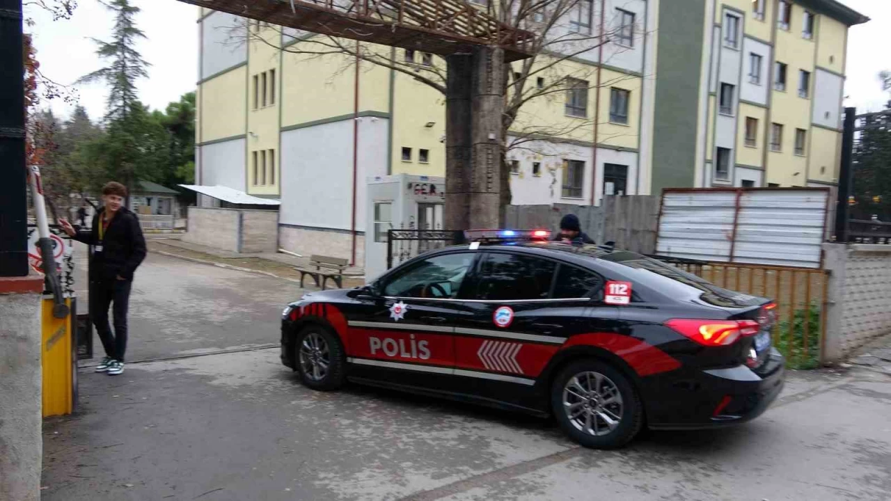 Gebze'deki lisede bir öğrenci tartıştığı arkadaşını tornavida ile yaraladı
