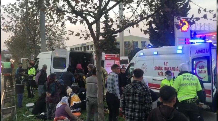 Gemlik'te i��i ta��yan minib�s kaza yapt�: 13 yaral�