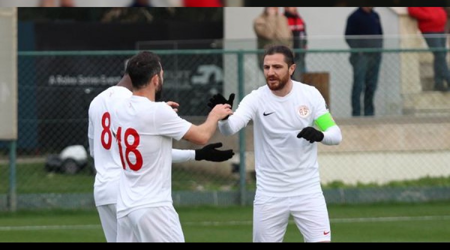 Gen�ler ilk transferi yap�yor