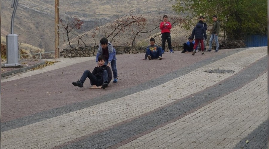 Gercüş'te 'karsız kayak' keyfi