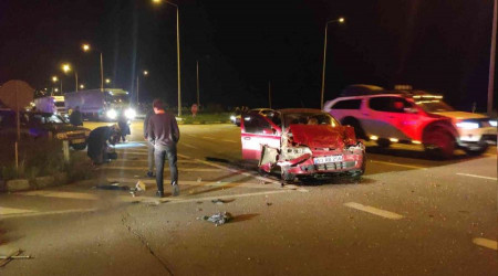 Giresun'da iki otomobil çarpıştı, LPG tankı araçtan fırladı