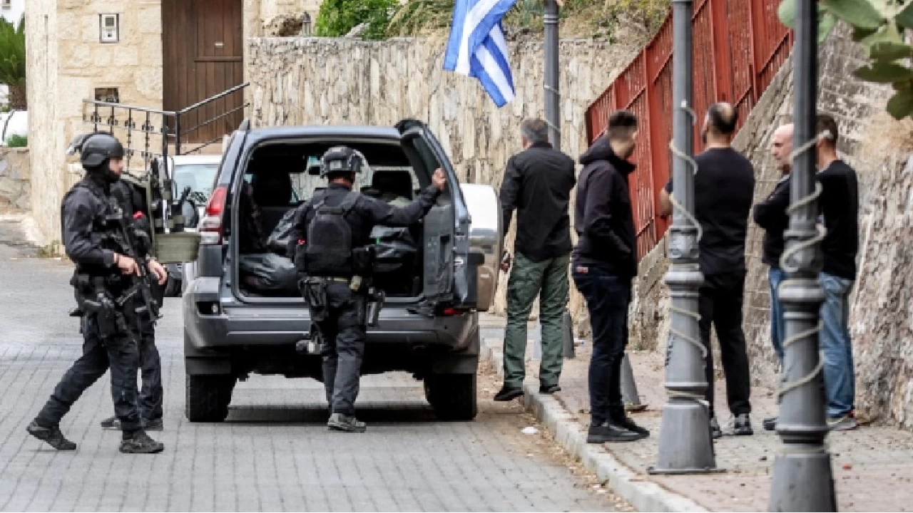 Girit'te silahl saldr: 2 l, 4 yaral