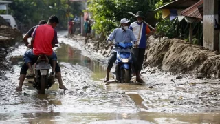 Güney Asya'da can kaybı bin 220'ye yükseldi