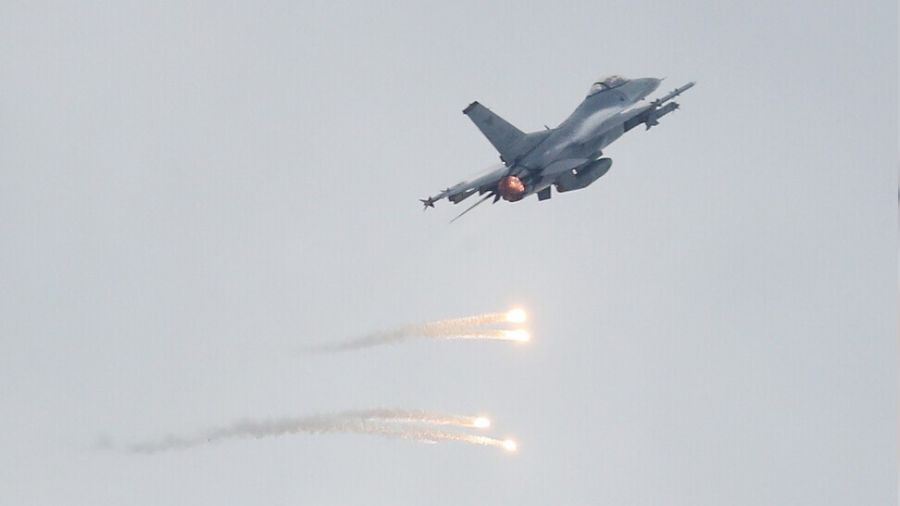 Güney Kore'de, ABD'ye ait F-16 düştü