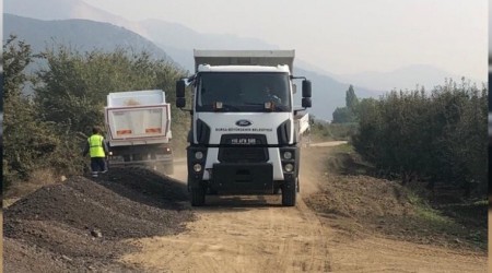 Gürsu'da tarıma giden yollar iyileştiriliyor