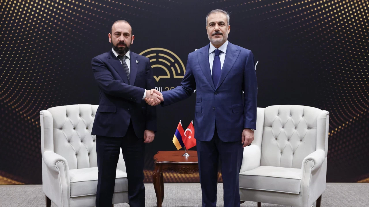 Hakan Fidan Ermenistan D��i�leri Bakan� Mirzoyan ile g�r��t�