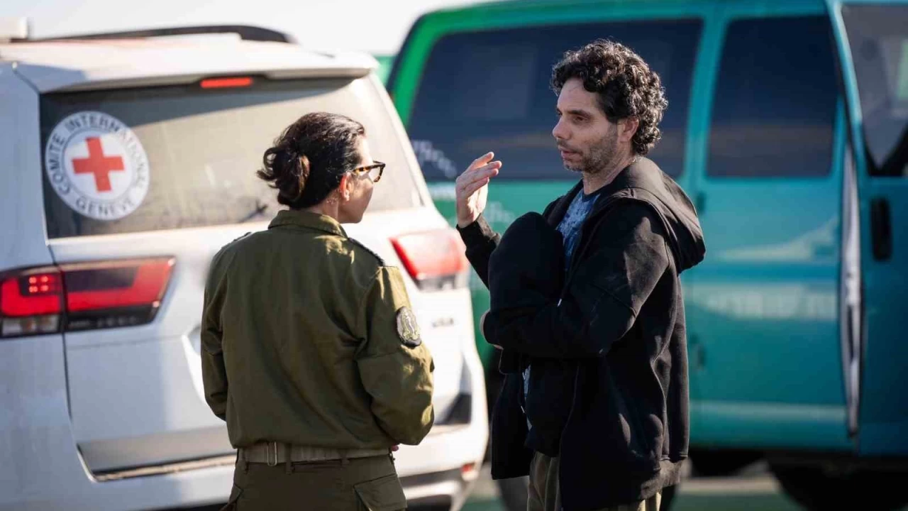 Hamas, 2 �srailli militan� K�z�lha�'a teslim etti