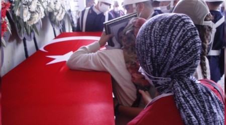 Hataylı şehit son yolculuğuna uğurlandı