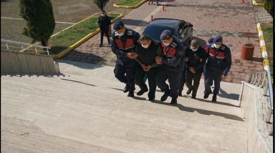 Hayvanat bahçesinden geyik çalıp öldüren zanlılar tutuklandı