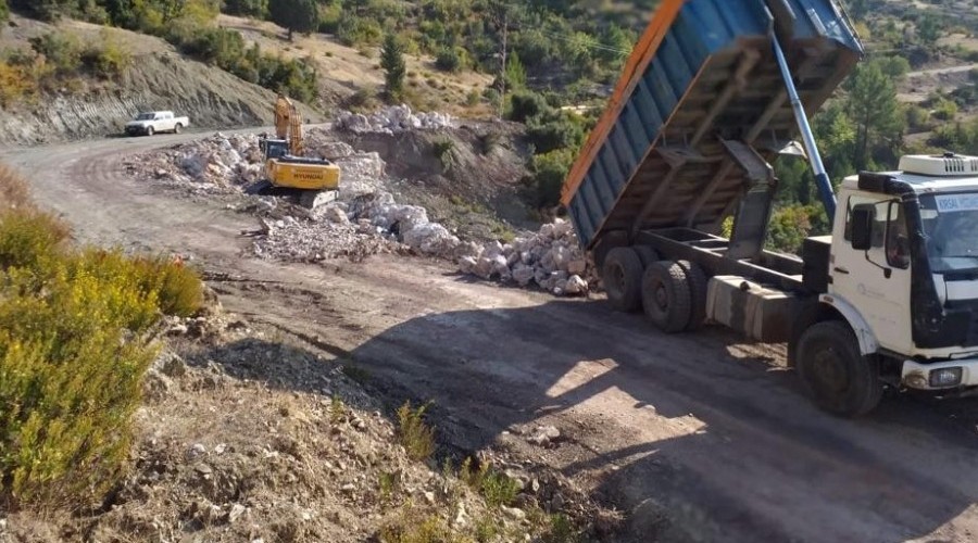 Heyelan yoluna istinat duvarı