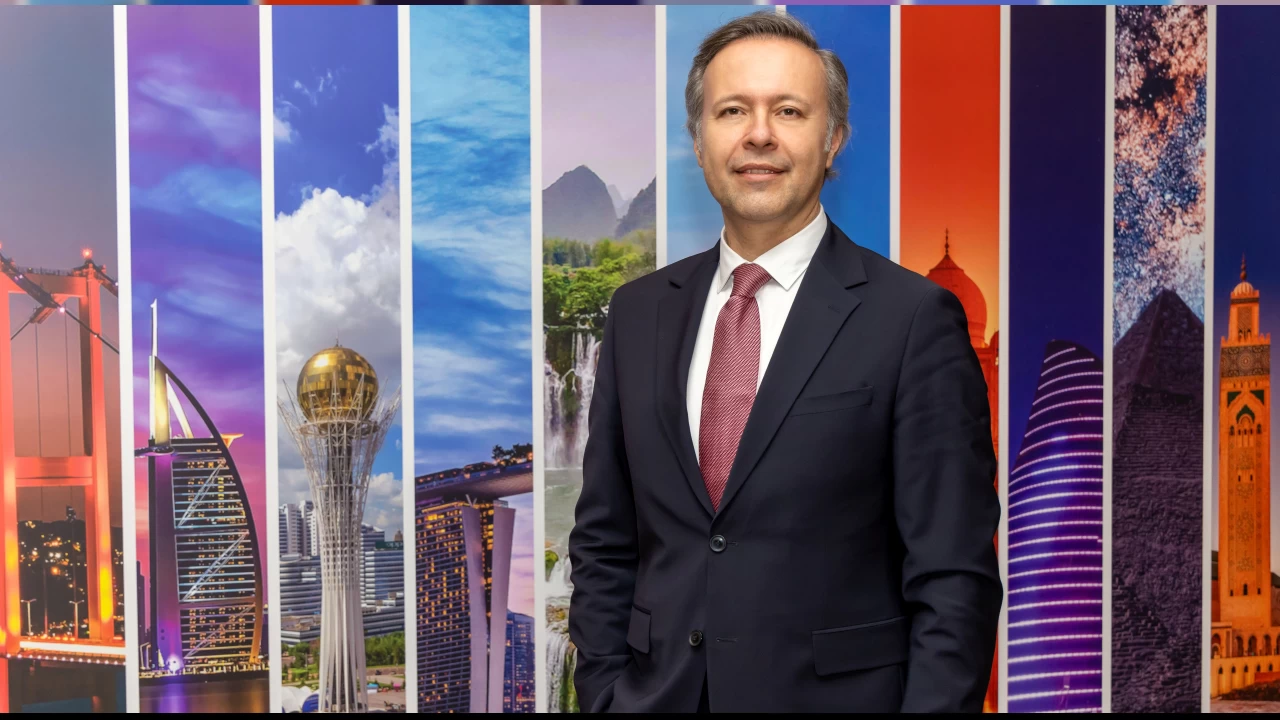 Hintlilere bula��k makinesi k�lt�r�n� a��lamaya �al���yor