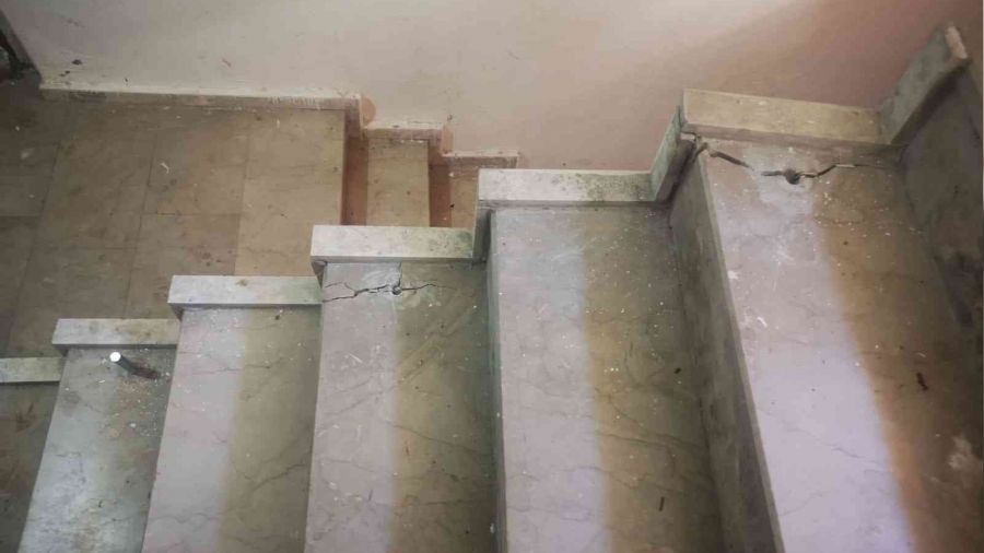Hırsızlar merdiven korkuluklarını çaldı
