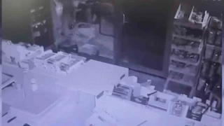 Hırsızlık yapmak için açtıkları delik 'pes' dedirtti