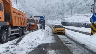 Hopa-Borçka karayolunda ulaşıma kar engeli