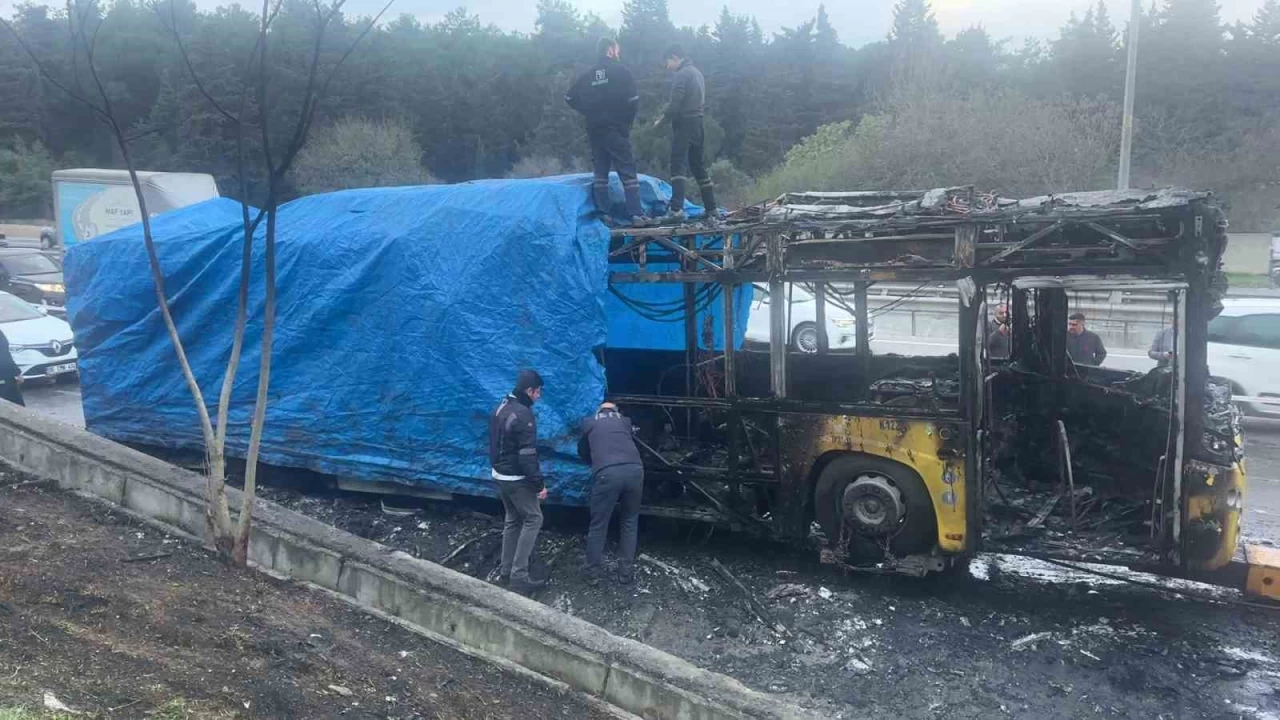 İETT otobüsü alev topuna döndü