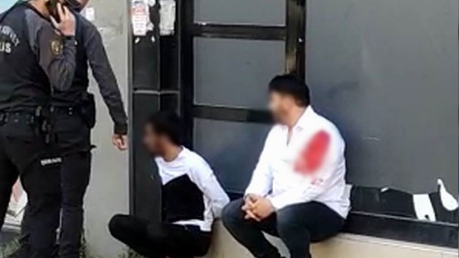 �kinci yabanc� gen� makasl� ve ta�l� kavga etti