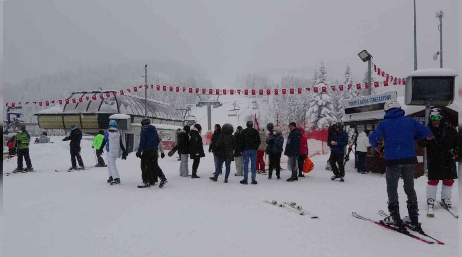 Ilgaz Dağı Kayak Merkezi, kayak tutkunlarını ağırlıyor