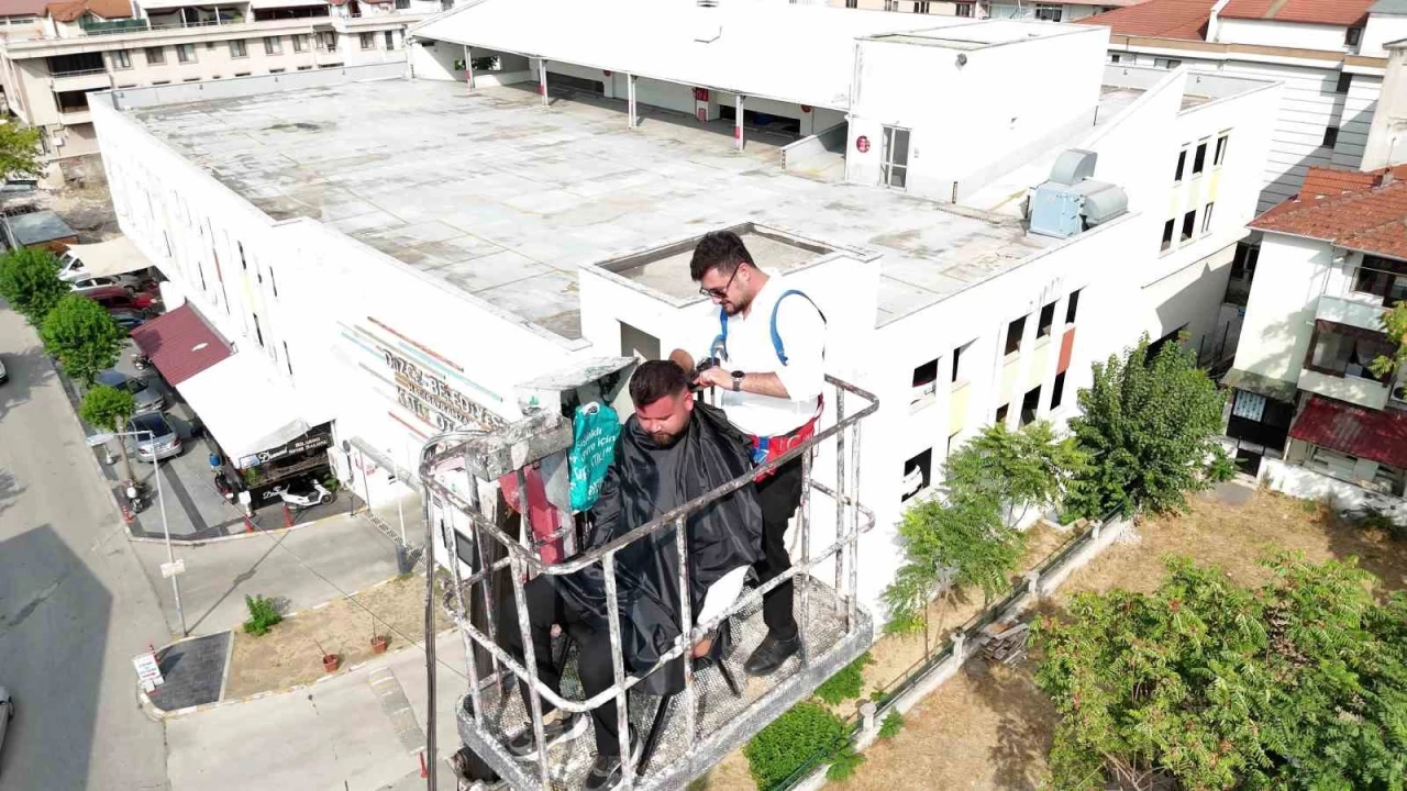 İlk tıraşını gökyüzünde yaptı